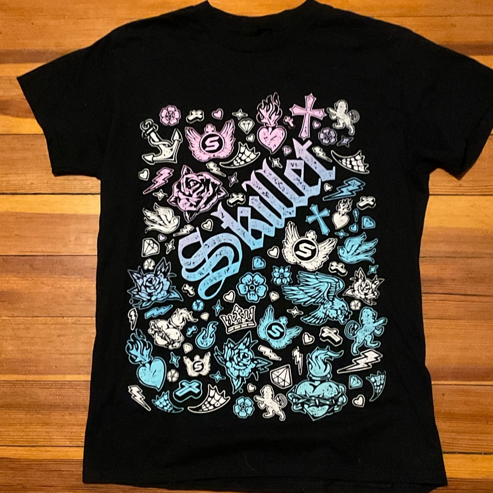 Women’s Graphic Tee with Pastel Blue & Pink Design